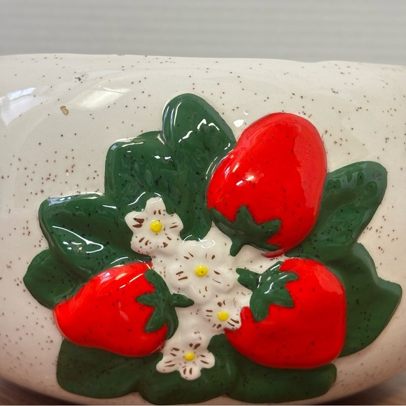 Vintage Strawberry Design Hand Painted Ceramic Bowl Planter - Picture 2 of 10
